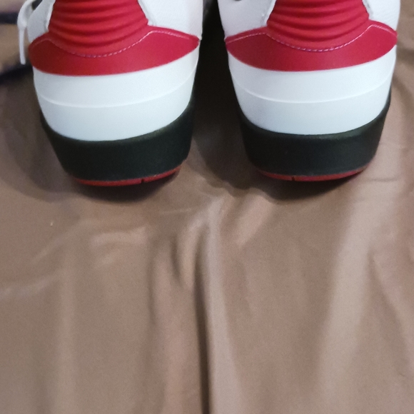 Air Jordan 2 Retro Low - Picture 2 of 6